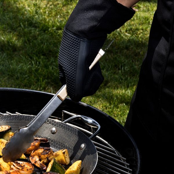 DJ_HC_06_ShrimpSquash_0243_1_113f418f-a336-4a38-a039-f3b080a4d2be.jpg HexClad Hot Mitt & Trivet Duo