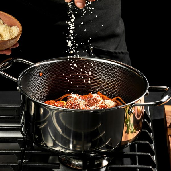 HexClad_01.30.24_25_SQUARE.jpg Hybrid Dutch Oven. 5-Qt