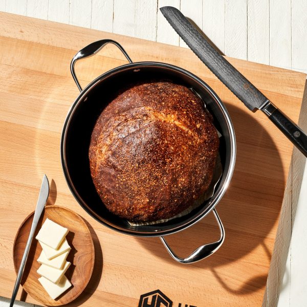 HexClad_12.14.23_37_SQUAARE.jpg Hybrid Dutch Oven. 5-Qt
