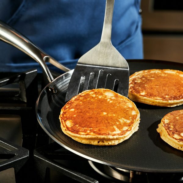 HexClad_12_HybridGriddlePan_CWGD12-C_050924_KF_01_SQUARE.jpg Hybrid Griddle Pan. 12"