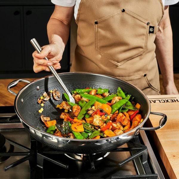 HexClad_14_HybridWok_CWWKLD14-C_050924_KF_03_SQUARE.jpg Hybrid Wok with Lid. 14″