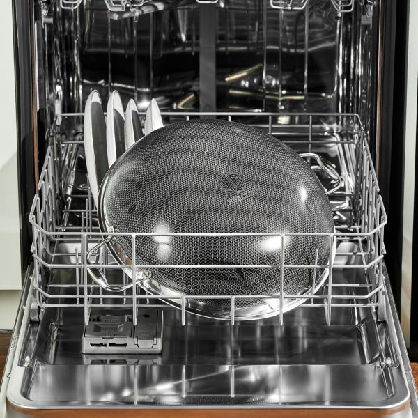 HexClad_14_HybridWok_CWWKLD14-C_Dishwasher_050624_02_SQUARE.jpg Hybrid Wok with Lid. 14″