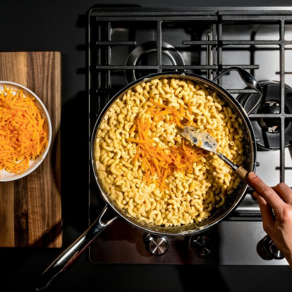 HexClad_4.5QTDeepSautePan_CWSPLD45-C_BigBatchOnePotMacAndCheese_010924_KF_03_SQUARE.jpg Hybrid Deep Sauté Pan with Lid. 4.5-Qt