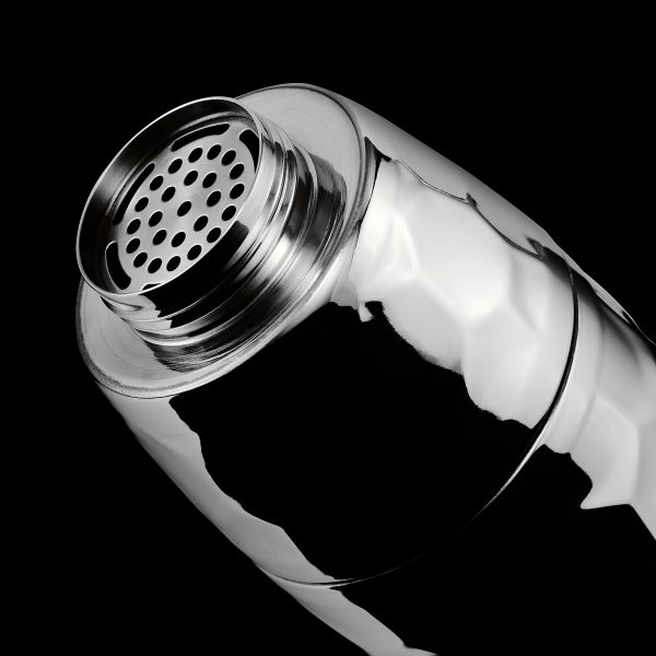 HexClad_CocktailShaker_Chrome_BRCS25-CR_Detail_Strainer_Black_1125_CS_4x5_e92a77e6-11ff-45a1-9c92-d56f5be9b674.jpg Cocktail Shaker. 25 oz (Chrome)