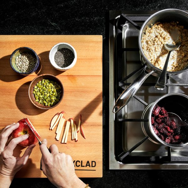 HexClad_Hybrid1QtPot_CWPTLD01-C_AlmondMilkPorridge_041724_KF_02.jpg The Essentials Bundle