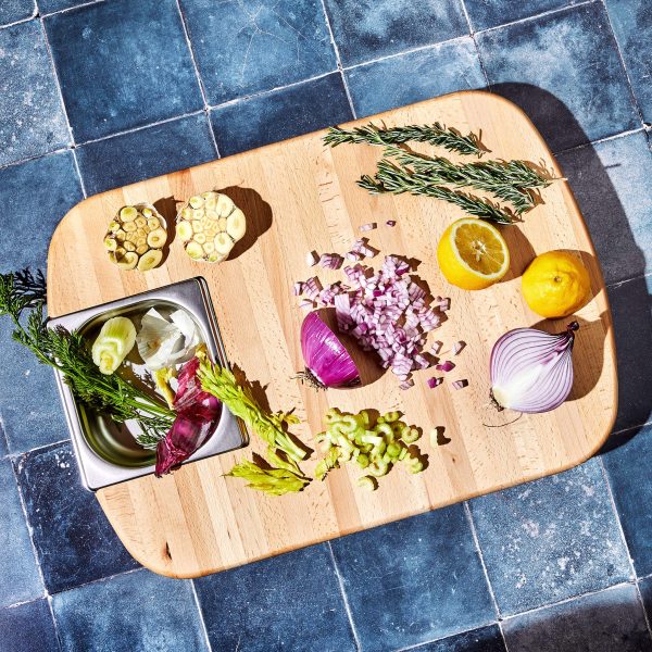 HexClad_HybridCuttingBoard_Veggies_05-29-24_KF_01_Square_6b831be8-c3ea-4809-8de1-d457139d8d5e.jpg Hybrid Carving & Cutting Board