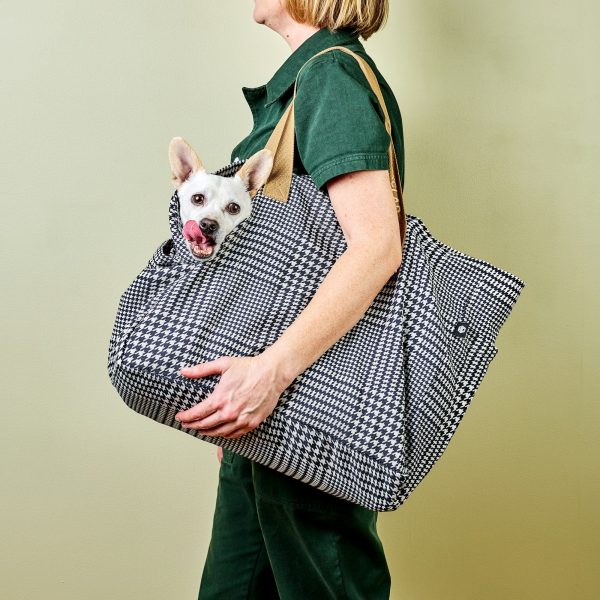 HexClad_MarketBag_OnyxHoundstooth_AP-MBG-HTBL_022025_KF_011.jpg The Everything Everywhere Bag (Houndstooth-Onyx)