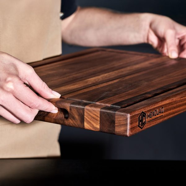 HexClad_MediumWalnutBoardV2_KWWB20-V2_012325_KF_02_98306f16-d9be-485b-871c-22213493cc30-1.jpg Walnut Cutting Board. Large