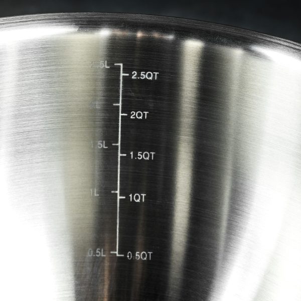 HexClad_MixingBowlSet_KWMB06-ST_072424_KF_06sq.jpg Stainless Mixing Bowl Set with Vacuum Seal Lids. 6-pc