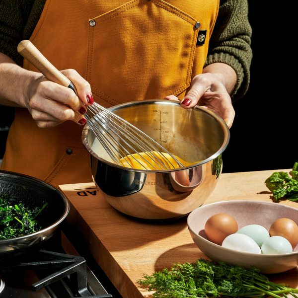 HexClad_MixingBowlSet_KWMB06-ST_10_HybridFryingPan_CWPN10-C_SpinachandFetaFrittatawithTomatoSalsa_032524_KF_01sq.jpg Stainless Mixing Bowl Set with Vacuum Seal Lids. 6-pc