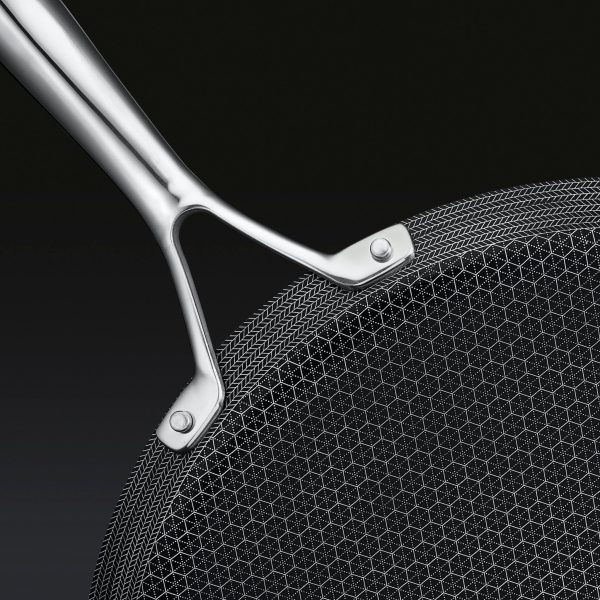 Hexclad_13inchGriddle_Detail_a96de4e2-8ef4-4a0e-86ae-b2191585aa1d.jpg Hybrid Griddle Pan. 13"