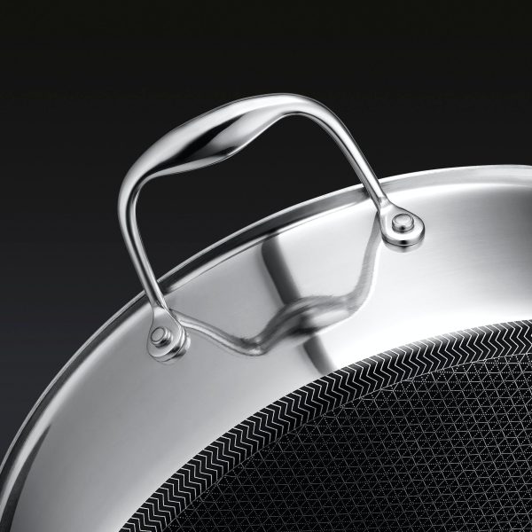 Hexclad_ChickenFryer_Detail.jpg Hybrid Deep Saut Pan/Chicken Fryer with Lid. 7-Qt